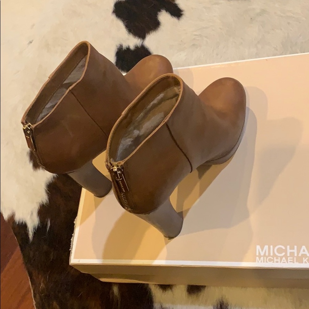Michael Kors Light brown heeled booties